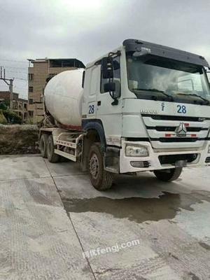 二手混泥土攪拌罐車與散裝粉車低價處理，機(jī)會難得